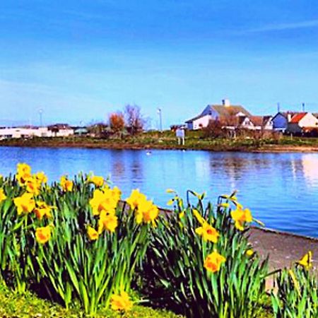 Fisherman's Cottage: Romantic Lakeside Retreat with Log Burner Mablethorpe Exterior photo
