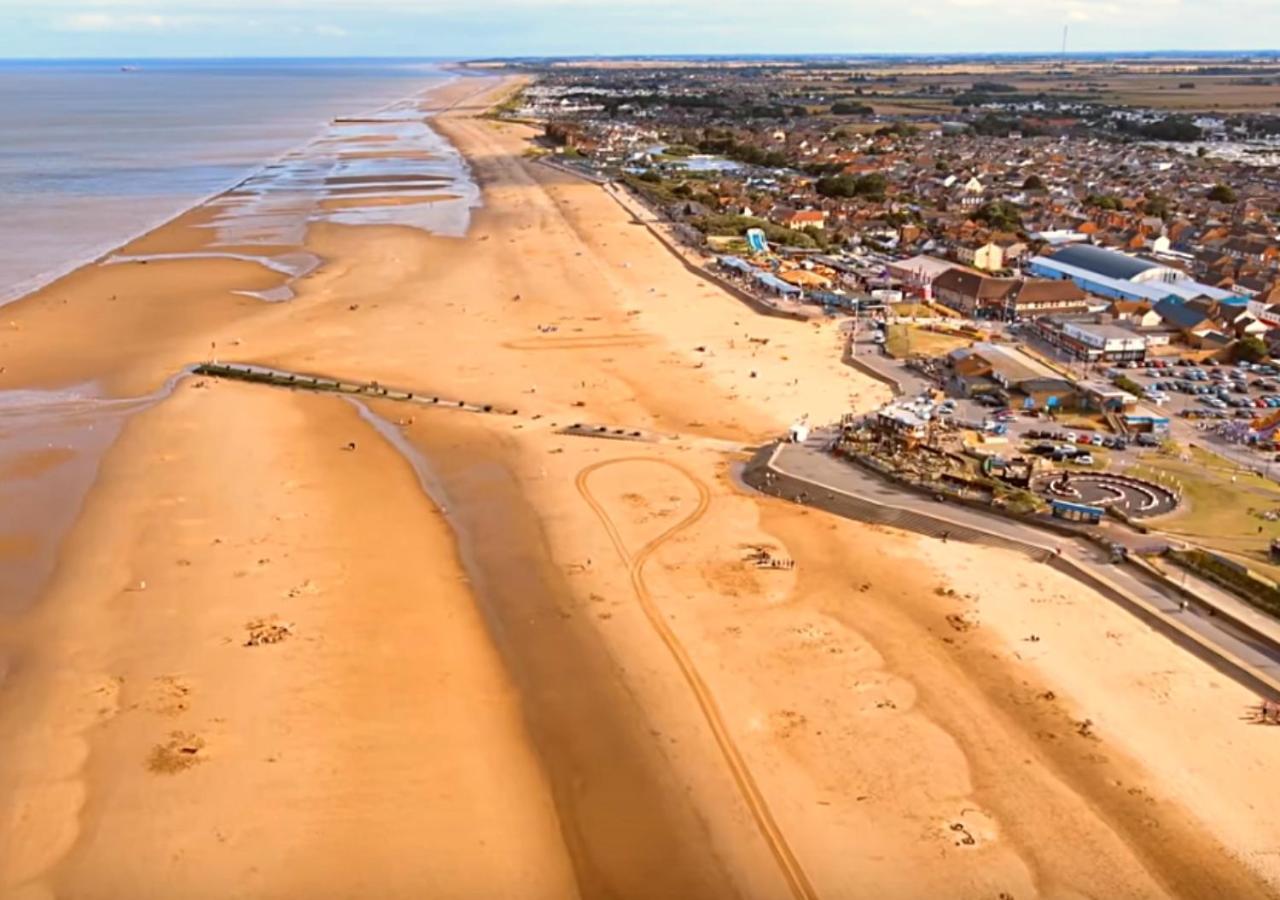 Fisherman's Cottage: Romantic Lakeside Retreat with Log Burner Mablethorpe Exterior photo
