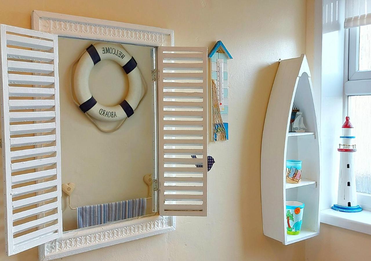 Fisherman's Cottage: Romantic Lakeside Retreat with Log Burner Mablethorpe Exterior photo
