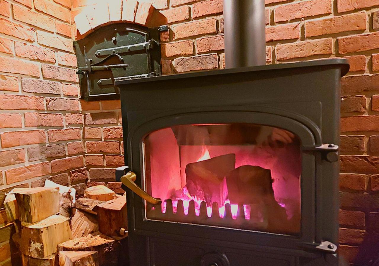 Fisherman's Cottage: Romantic Lakeside Retreat with Log Burner Mablethorpe Exterior photo