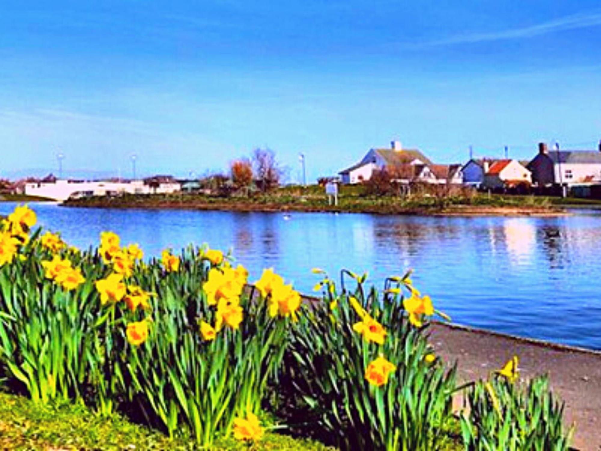 Fisherman's Cottage: Romantic Lakeside Retreat with Log Burner Mablethorpe Exterior photo