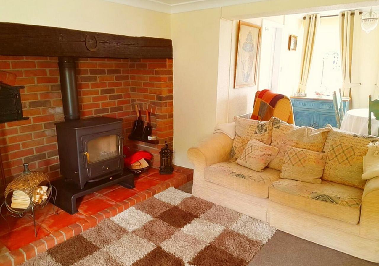 Fisherman's Cottage: Romantic Lakeside Retreat with Log Burner Mablethorpe Exterior photo