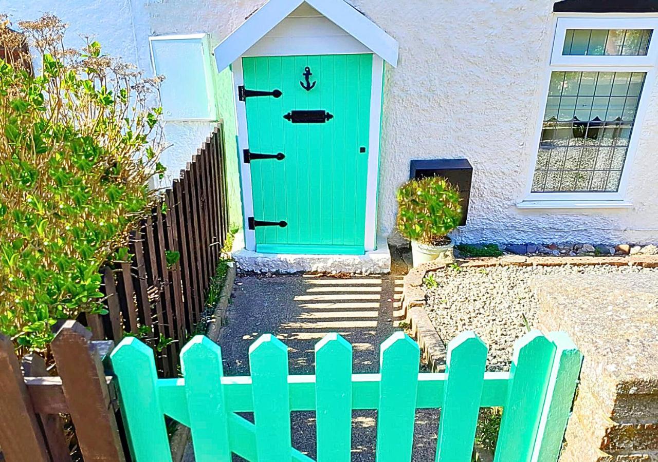 Fisherman's Cottage: Romantic Lakeside Retreat with Log Burner Mablethorpe Exterior photo