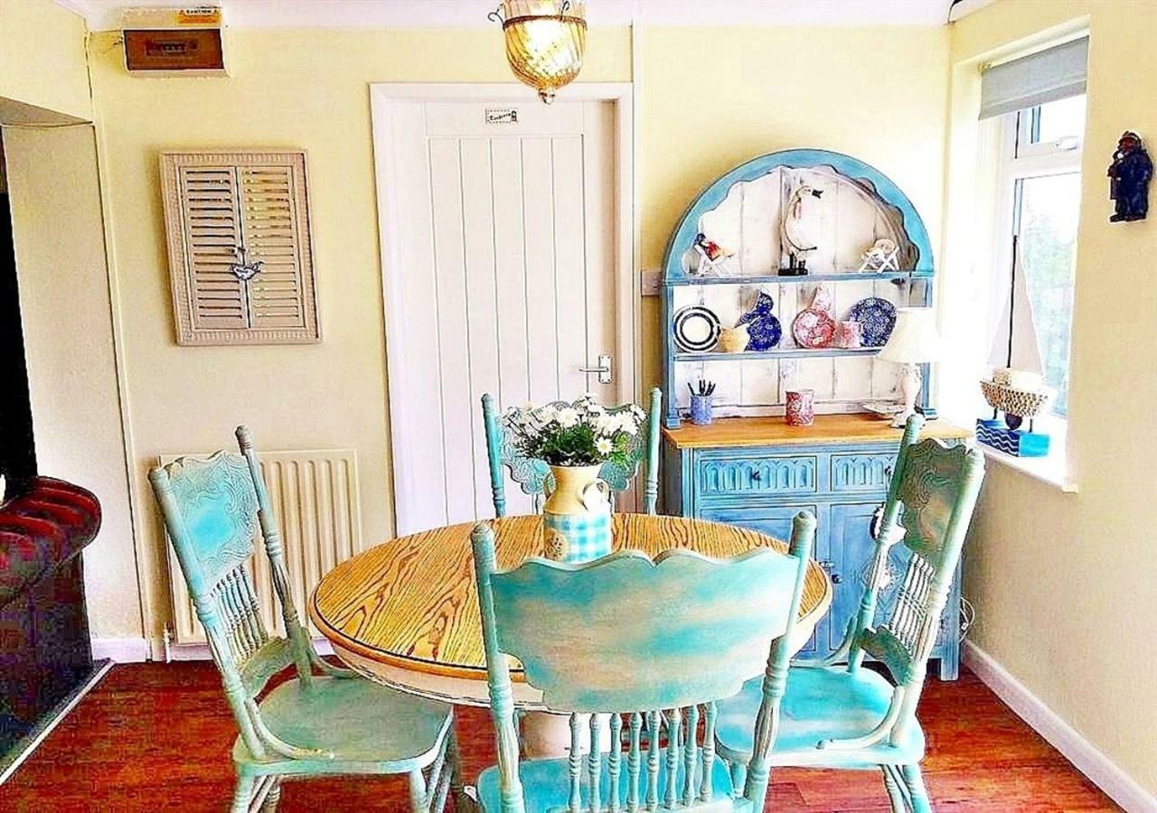 Fisherman's Cottage: Romantic Lakeside Retreat with Log Burner Mablethorpe Exterior photo